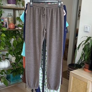Nati Fleece Joggers. Size Medium. 31” inseam. Functional Drawstring.